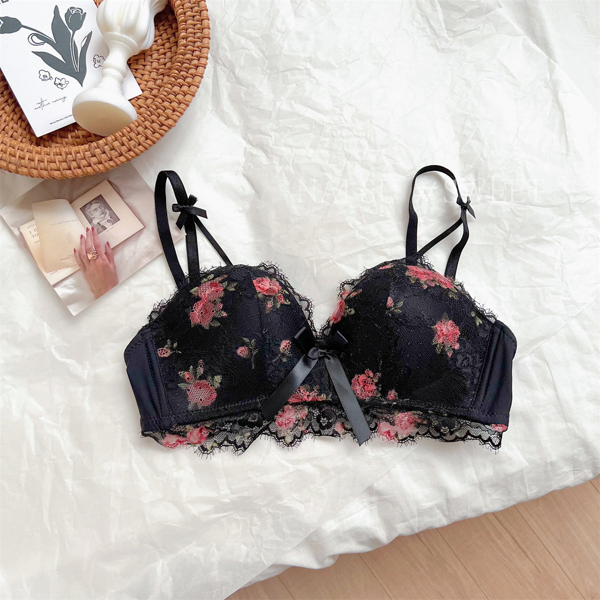 Underbody tapering and adjustable bra without underbody