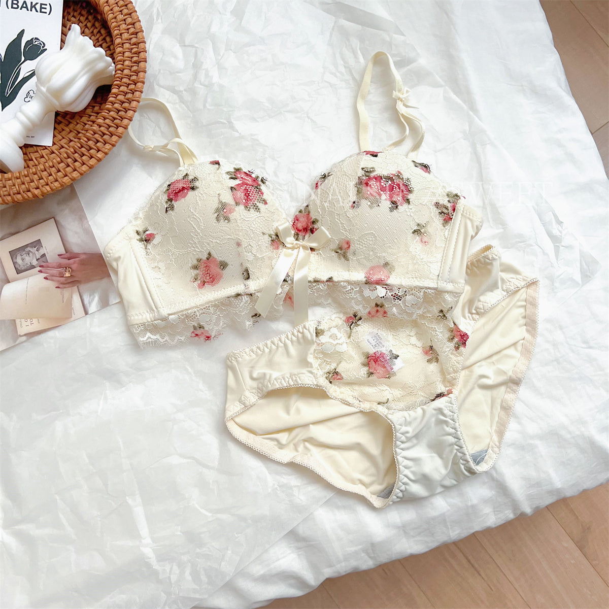 Underbody tapering and adjustable bra without underbody